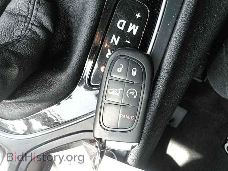 2019 Jeep Cherokee - VIN: 1C4PJLDB3KD196004 - Фото 8