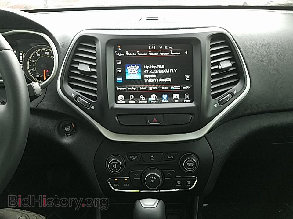 2018 Jeep Cherokee - VIN: 1C4PJLLB3JD590134 - Фото 4