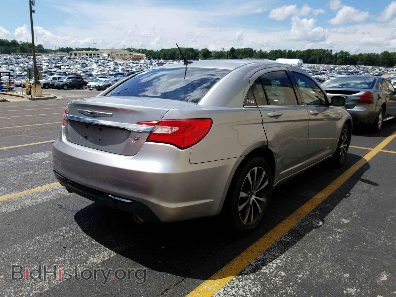 2013 Chrysler 200 - VIN: 1C3CCBBG3DN728029 - Фото 2