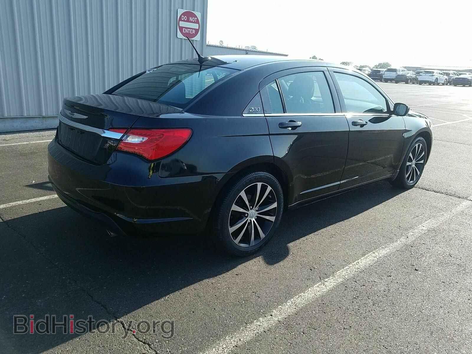 2013 Chrysler 200 - VIN: 1C3CCBBG2DN706314 - Фото 2