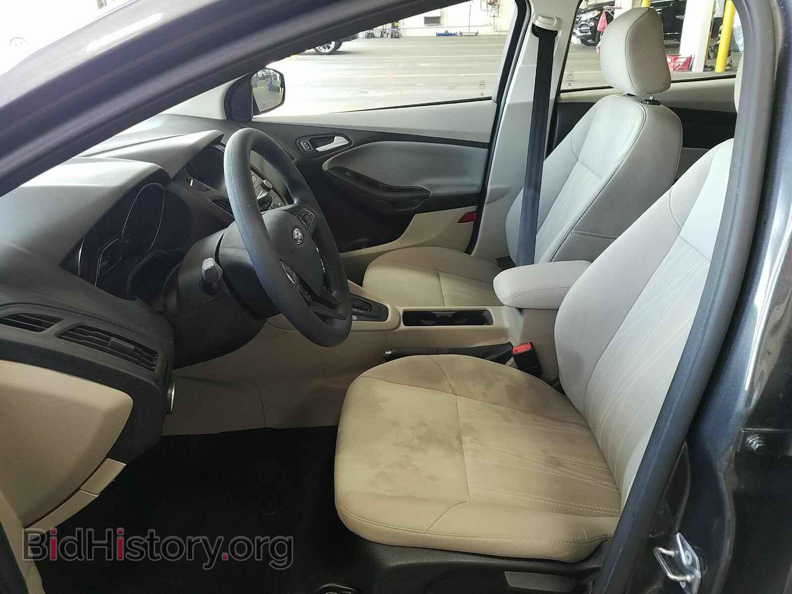 2016 Ford Focus - VIN: 1FADP3F23GL390095 - Photo 3