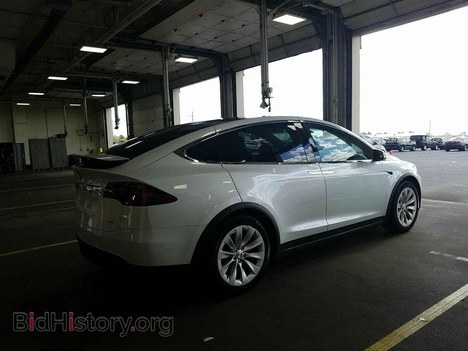 2018 Tesla Model X - VIN: 5YJXCDE20JF142584 - Фото 2