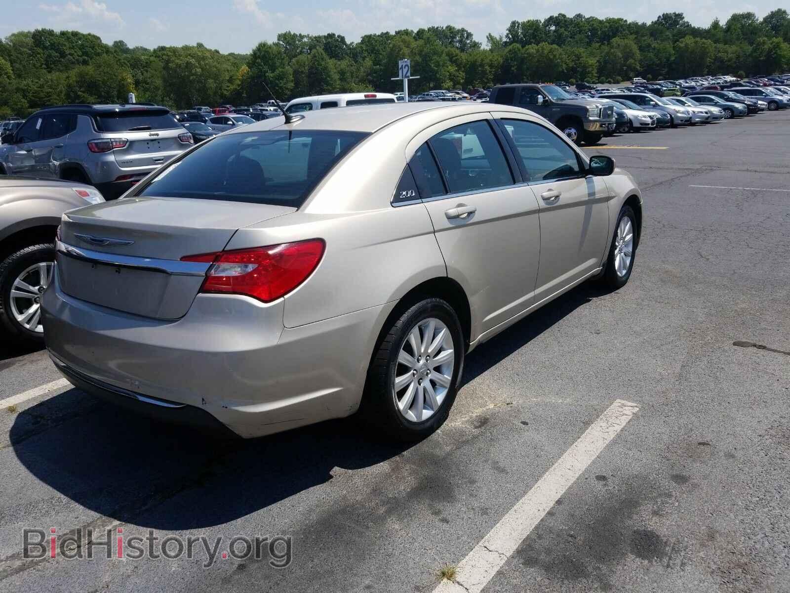 2013 Chrysler 200 - VIN: 1C3CCBBB5DN695779 - Фото 2