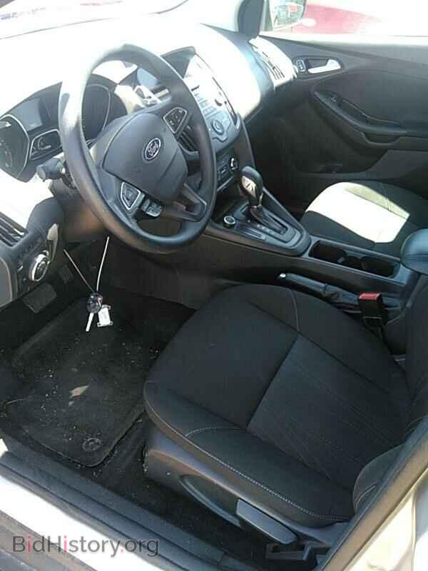 2017 Ford Focus - VIN: 1FADP3F27HL285724 - Фото 3