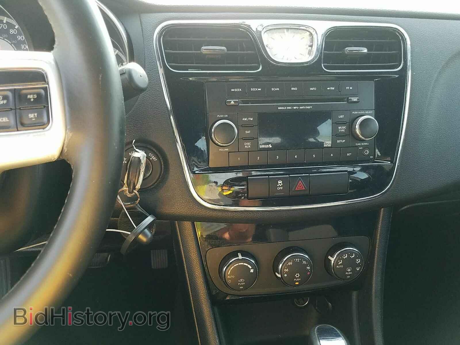 2014 Chrysler 200 - VIN: 1C3CCBBB6EN120561 - Фото 4
