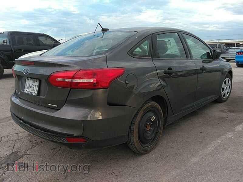 2016 Ford Focus - VIN: 1FADP3E29GL328704 - Photo 2
