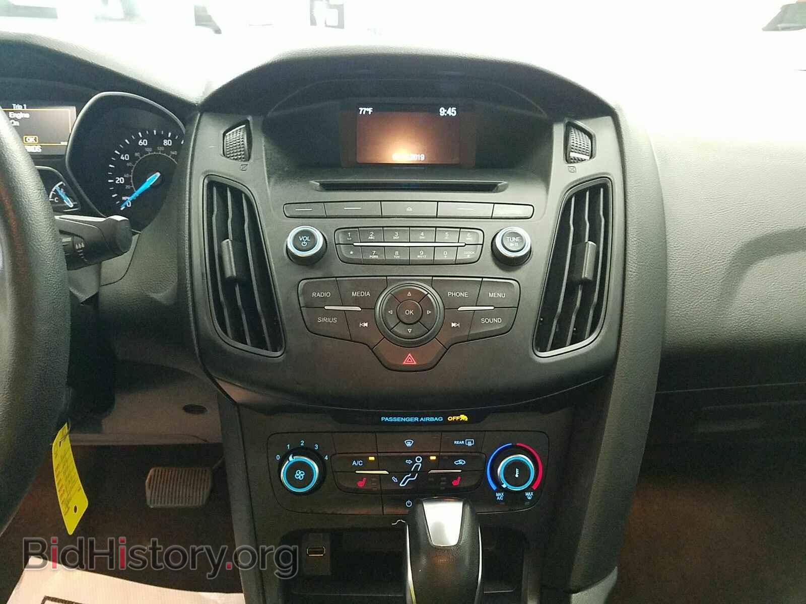 2016 Ford Focus - VIN: 1FADP3F25GL279094 - Photo 4