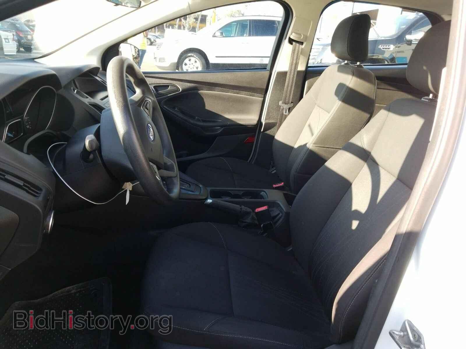 2016 Ford Focus - VIN: 1FADP3E21GL230539 - Photo 3