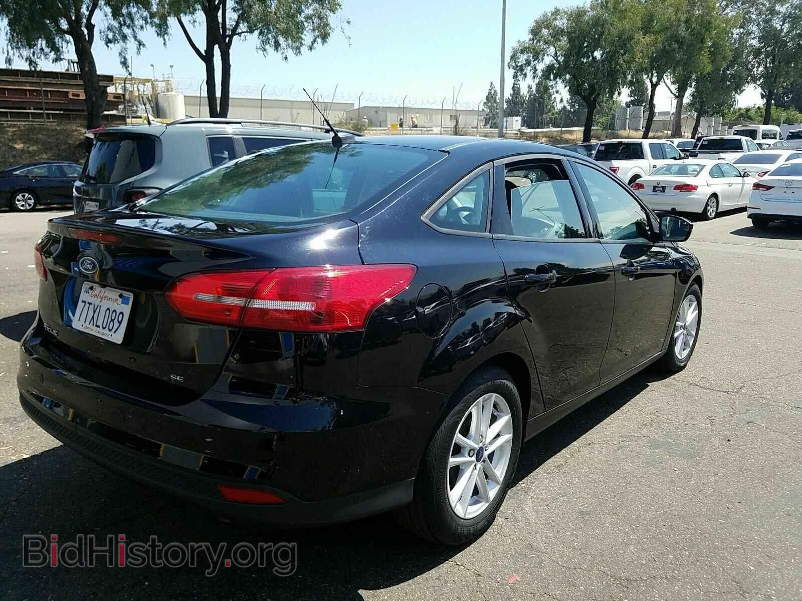 2016 Ford Focus - VIN: 1FADP3F21GL282364 - Photo 2