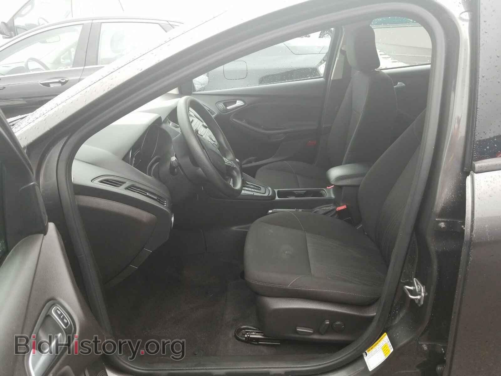 2016 Ford Focus - VIN: 1FADP3FE1GL261766 - Photo 3