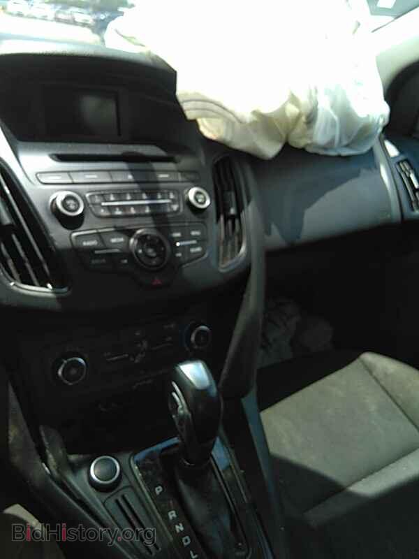2016 Ford Focus - VIN: 1FADP3F25GL236813 - Photo 4