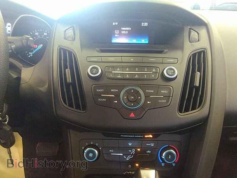 2016 Ford Focus - VIN: 1FADP3K21GL246177 - Photo 4