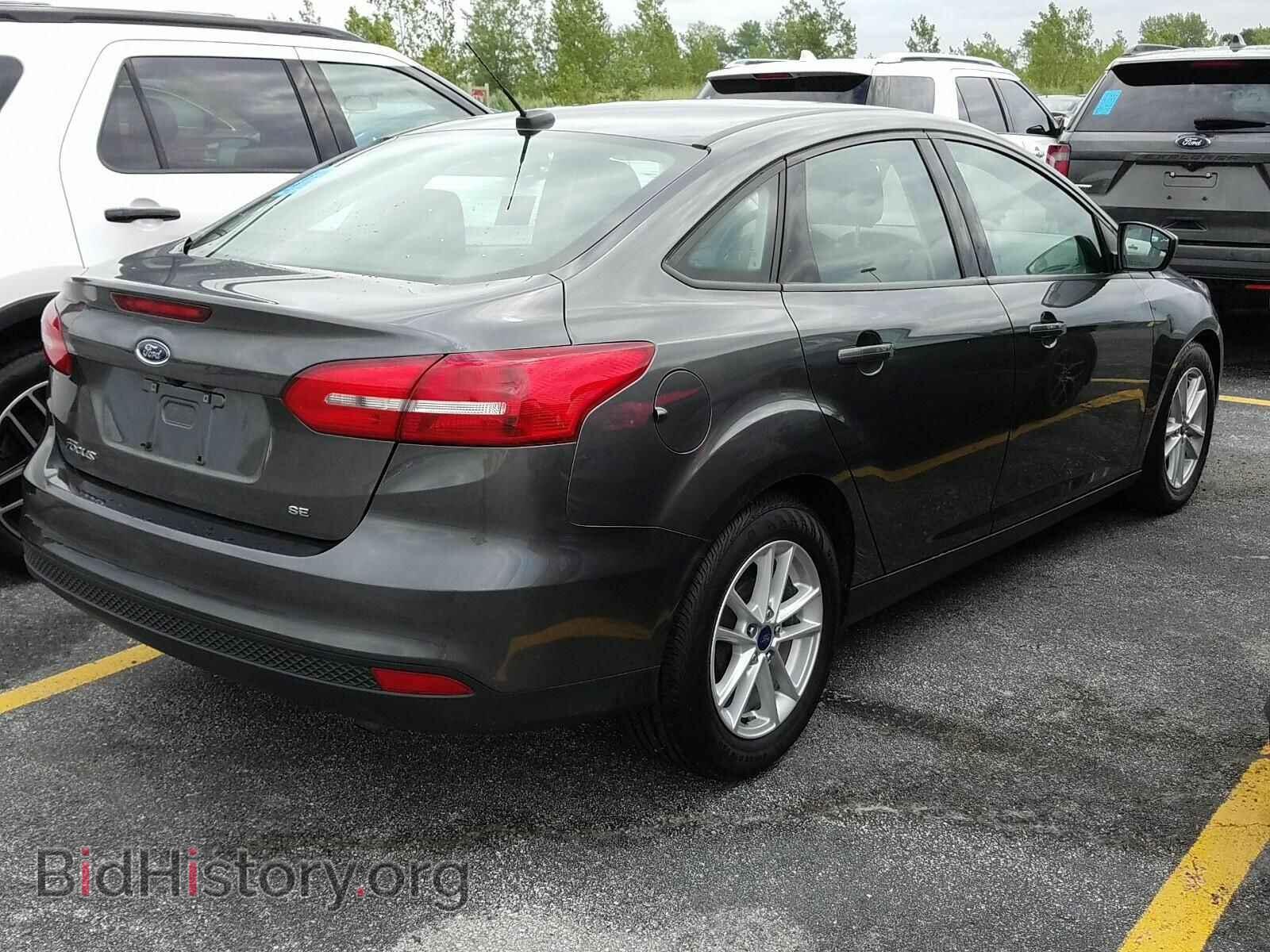 2018 Ford Focus - VIN: 1FADP3F29JL202655 - Фото 2