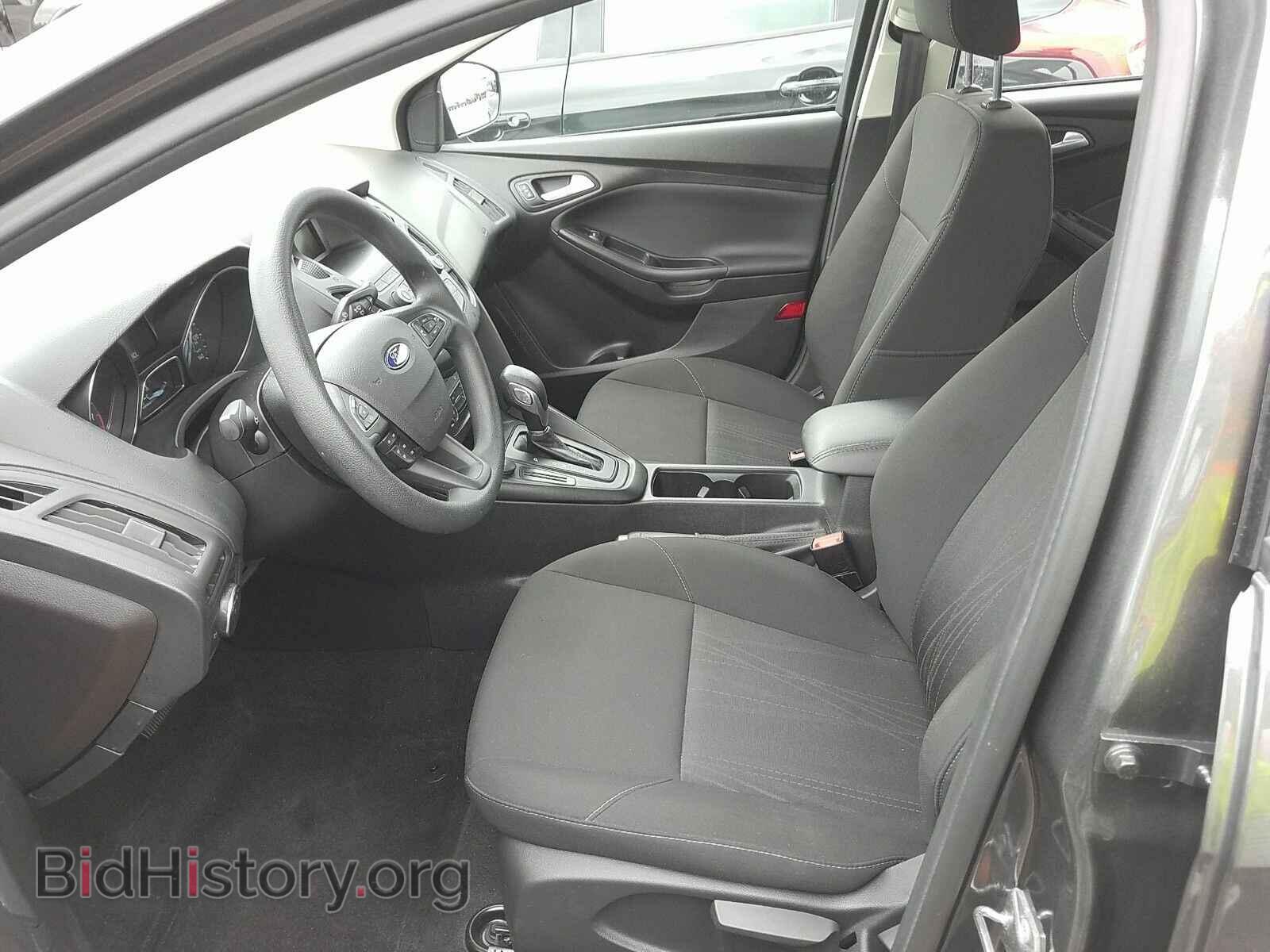 2018 Ford Focus - VIN: 1FADP3F29JL202655 - Фото 3