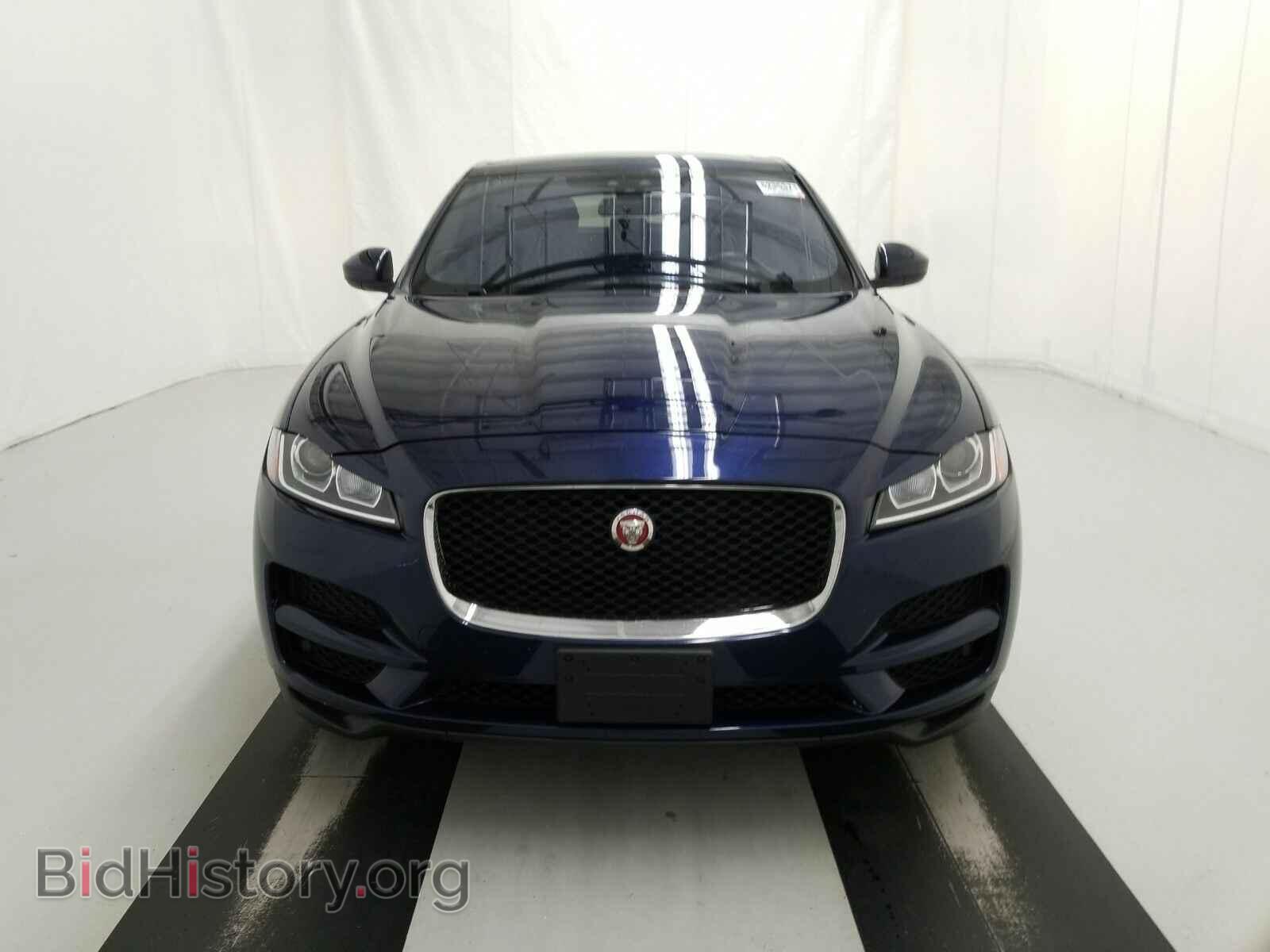2017 Jaguar F-PACE - VIN: SADCJ2BV4HA065278 - Фото 2