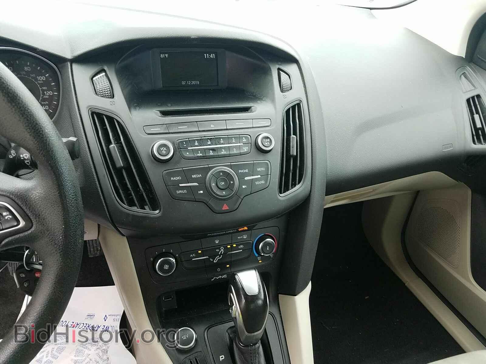 2016 Ford Focus - VIN: 1FADP3F23GL371367 - Photo 4