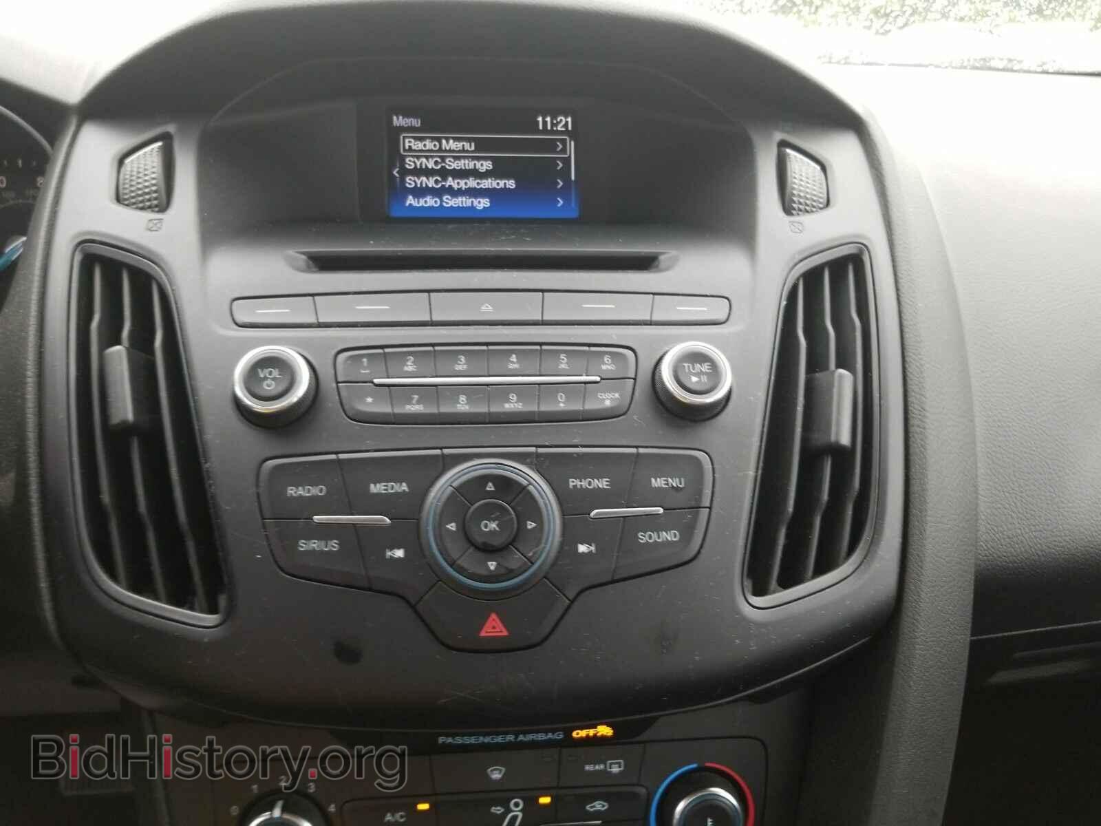 2016 Ford Focus - VIN: 1FADP3F2XGL314325 - Photo 4