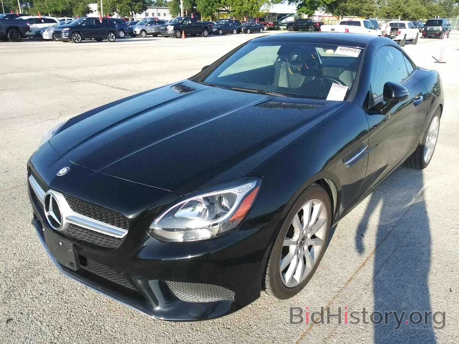 Photo WDDPK3JA5HF141145 - Mercedes-Benz SLC 2017