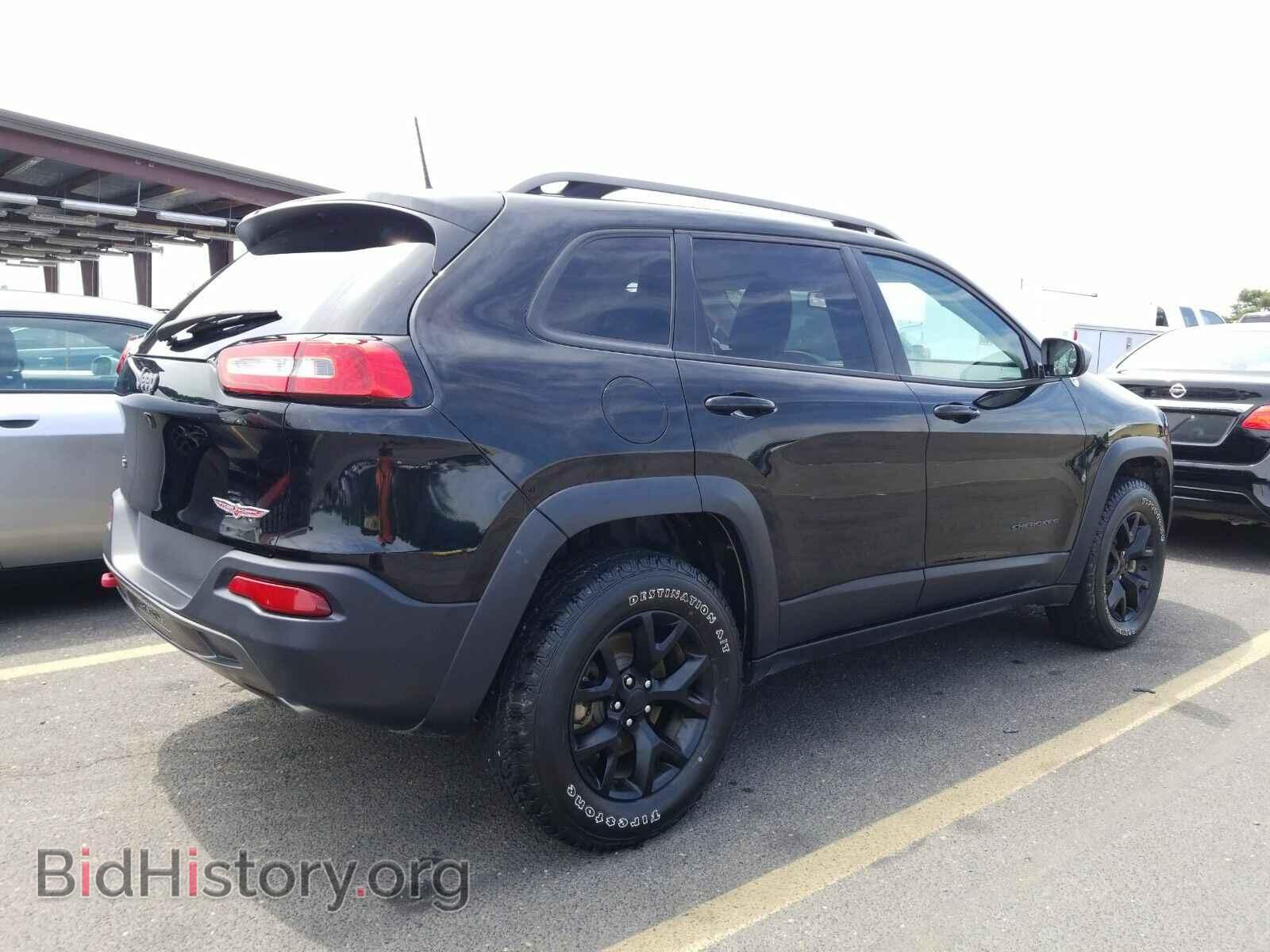 2017 Jeep Cherokee - VIN: 1C4PJMBS8HW666100 - Photo 2