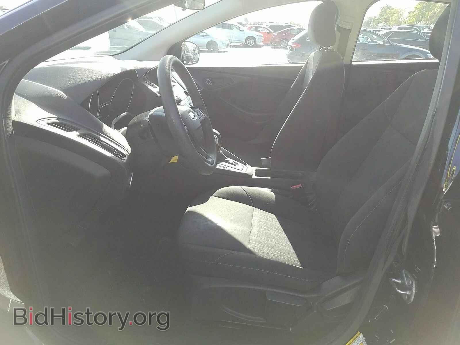 2016 Ford Focus - VIN: 1FADP3E26GL384227 - Photo 3