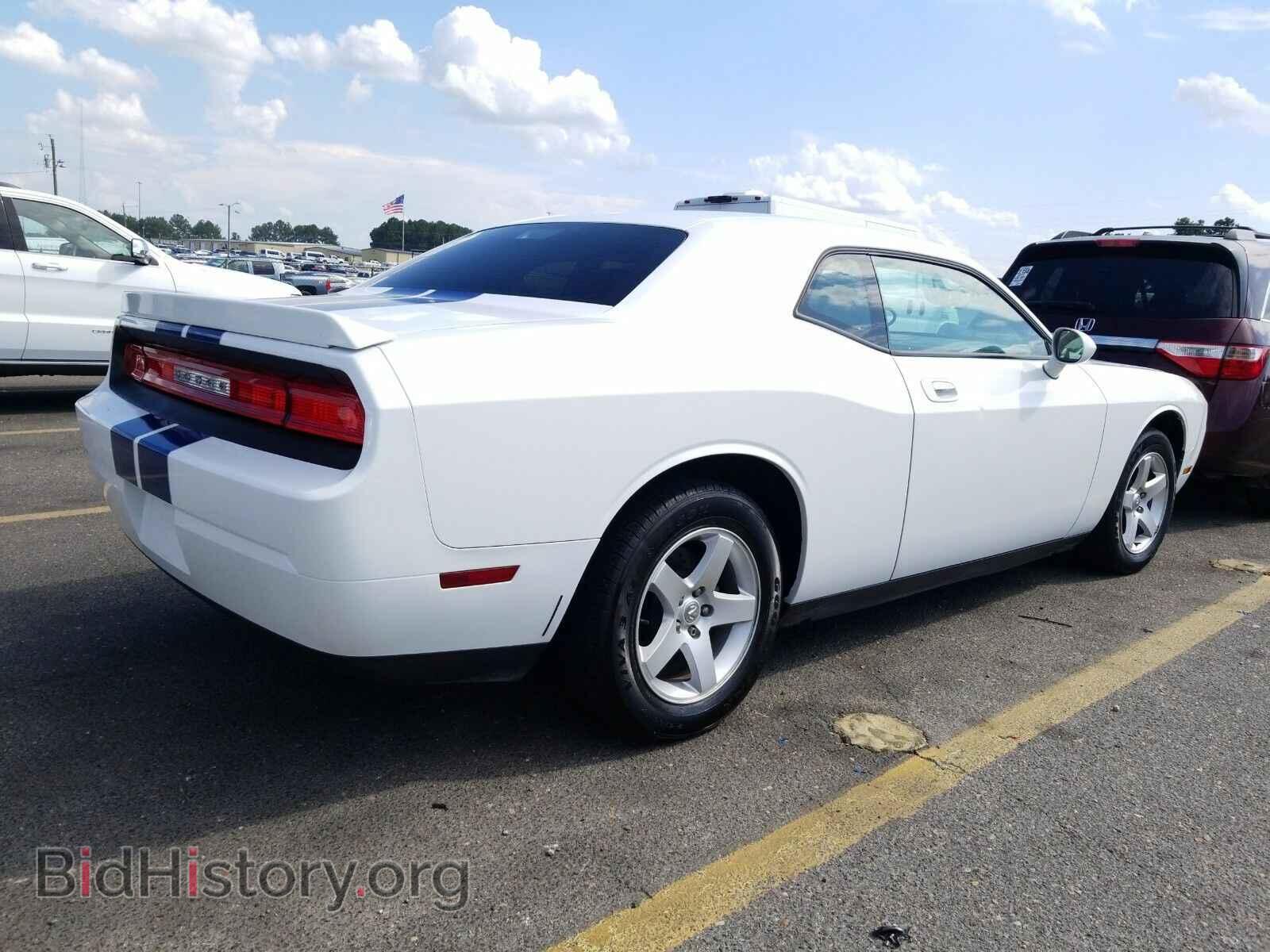2010 Dodge Challenger - VIN: 2B3CJ4DV5AH322932 - Фото 2