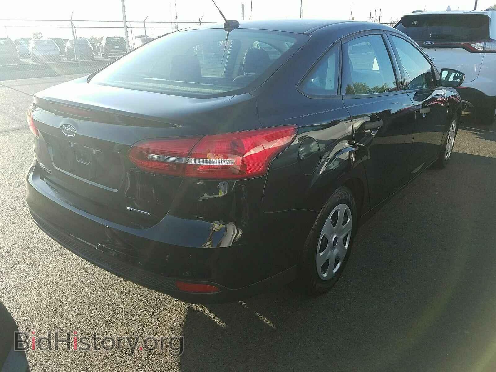 2016 Ford Focus - VIN: 1FADP3E28GL275459 - Photo 2