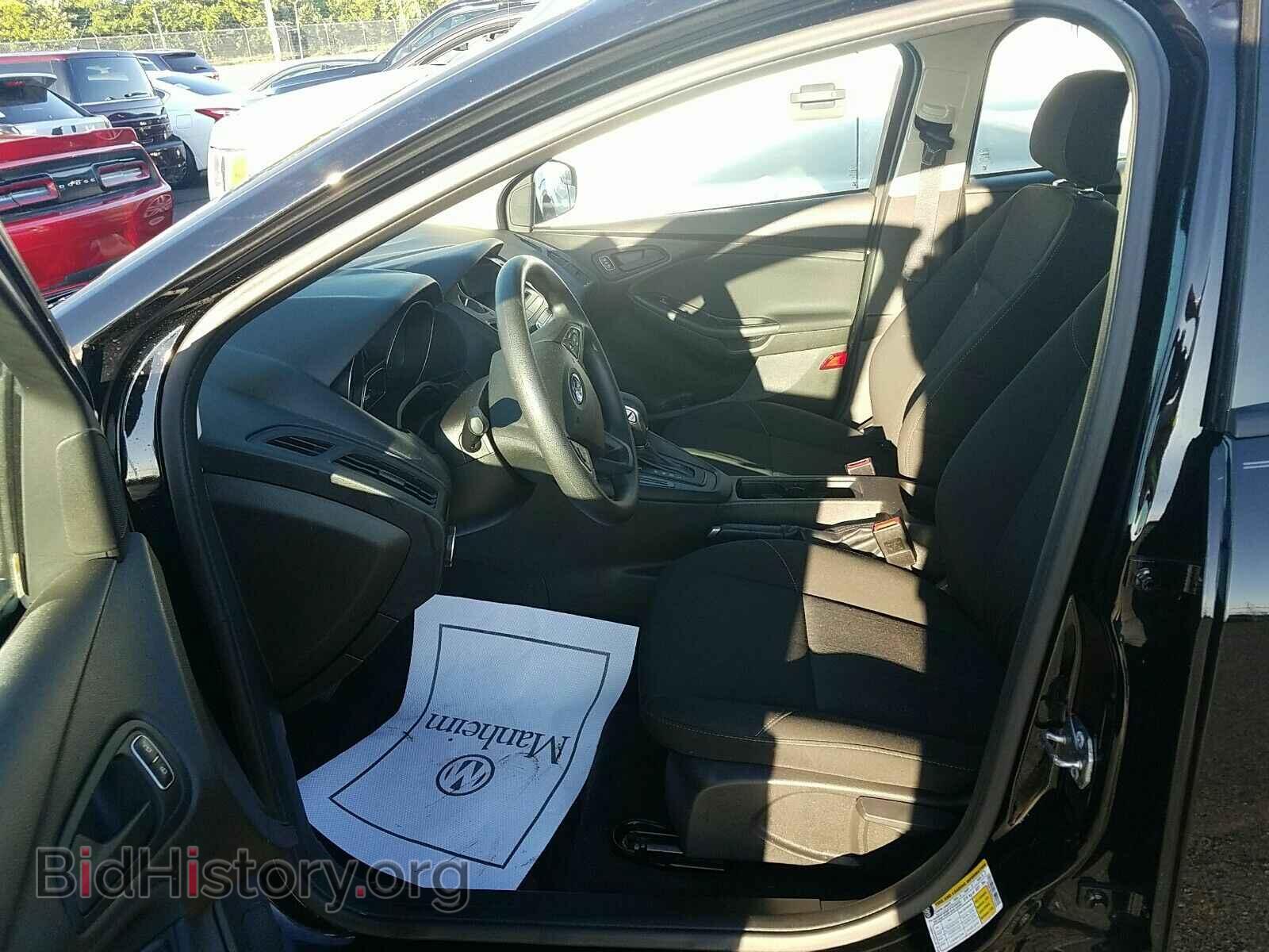 2016 Ford Focus - VIN: 1FADP3E28GL275459 - Photo 3
