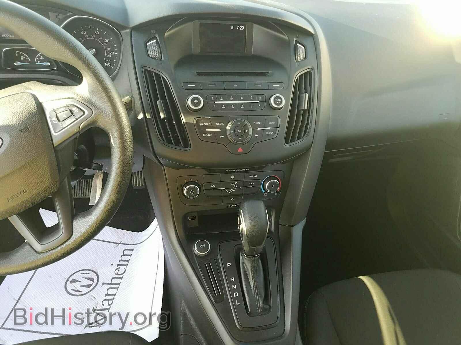 2016 Ford Focus - VIN: 1FADP3E28GL275459 - Photo 4