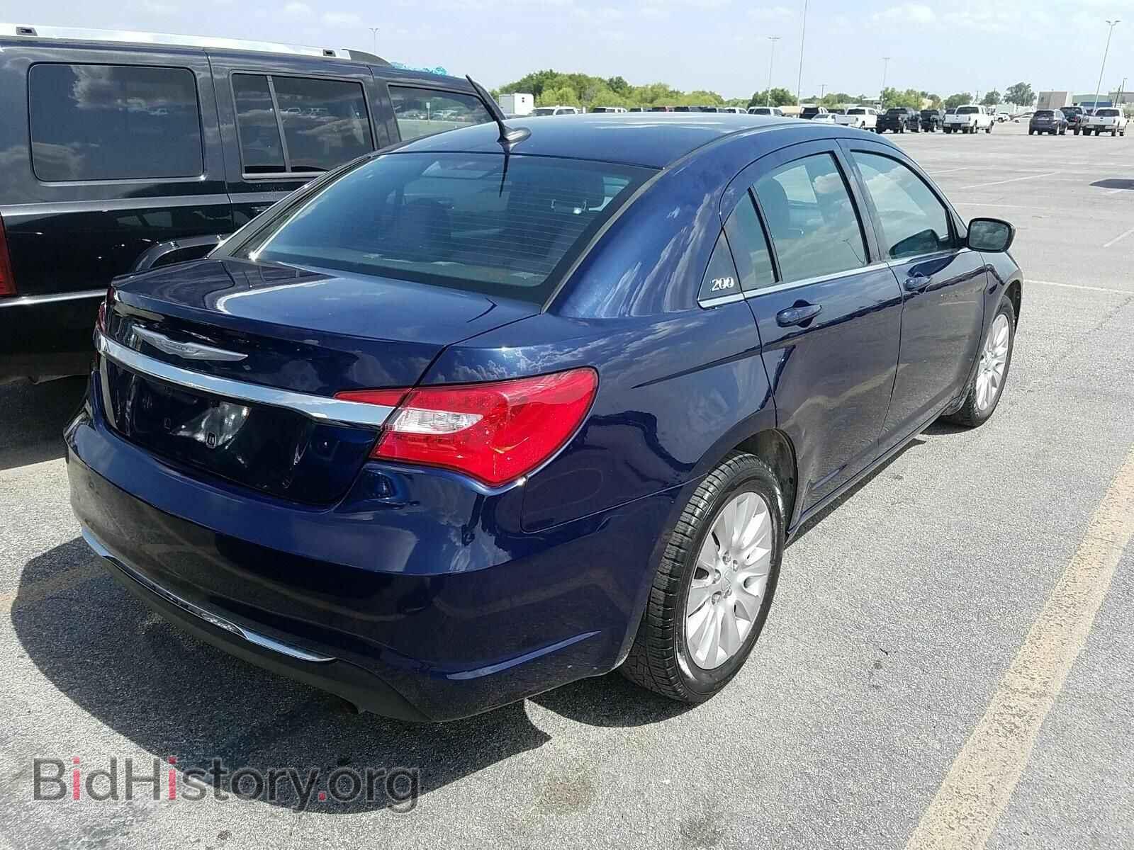 2013 Chrysler 200 - VIN: 1C3CCBAB3DN641737 - Фото 2