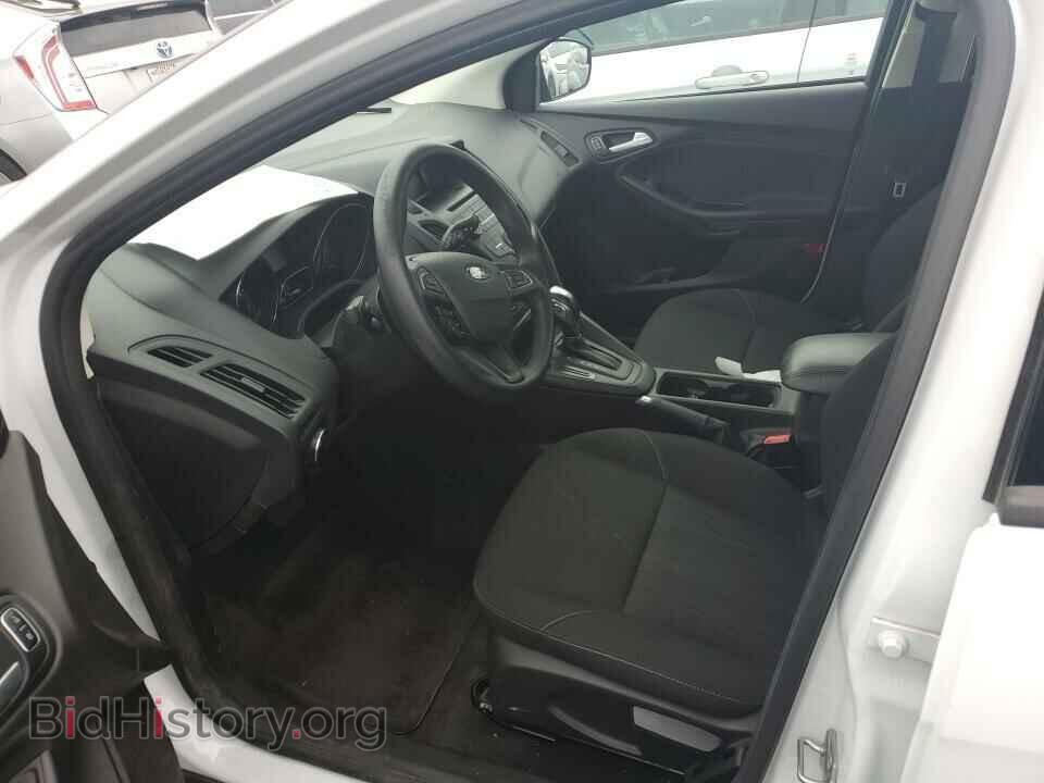 2016 Ford Focus - VIN: 1FADP3K28GL374903 - Photo 3