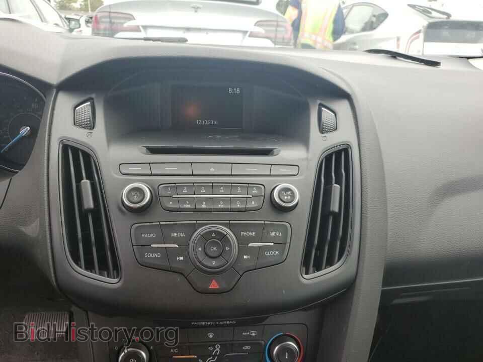 2016 Ford Focus - VIN: 1FADP3K28GL374903 - Photo 4