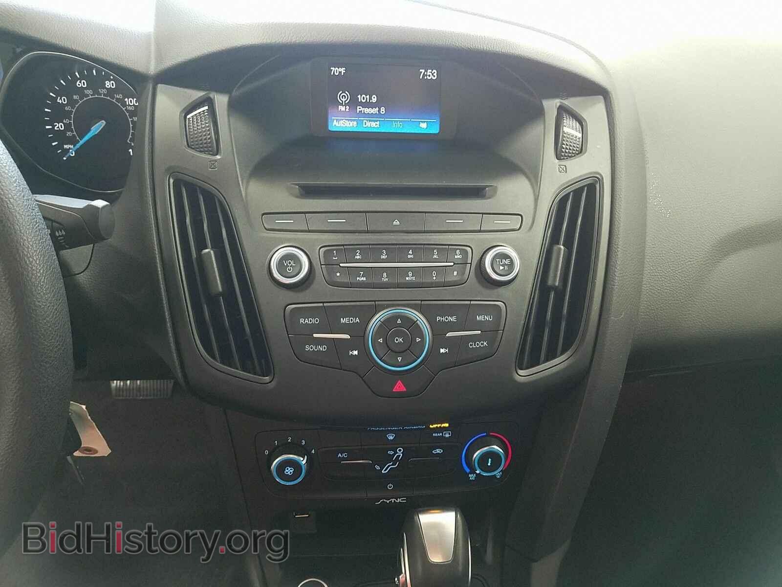 2016 Ford Focus - VIN: 1FADP3F28GL350448 - Photo 4