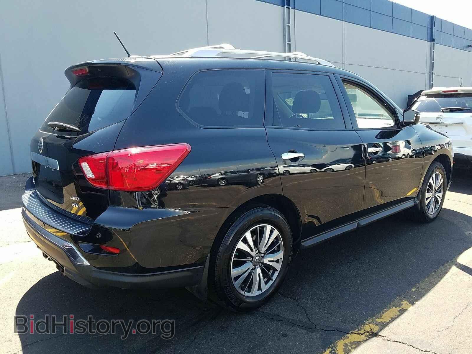 2017 Nissan Pathfinder - VIN: 5N1DR2MM4HC628052 - Фото 2