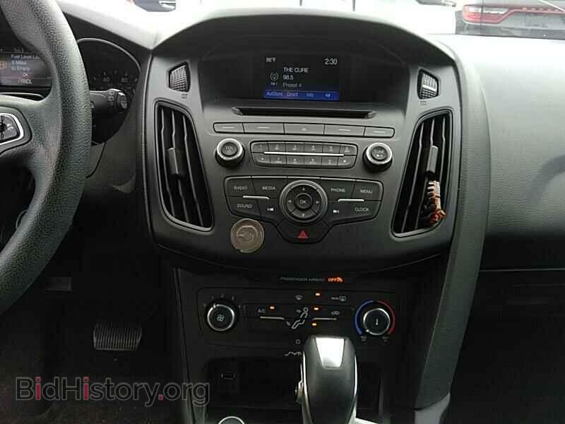 2016 Ford Focus - VIN: 1FADP3K25GL230239 - Photo 4