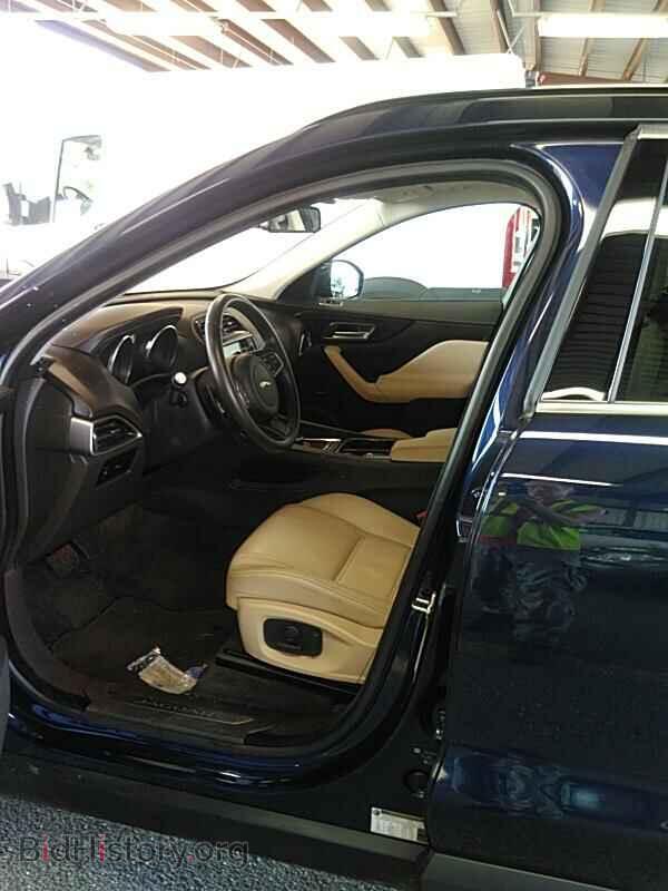 2017 Jaguar F-PACE - VIN: SADCK2BV6HA095475 - Фото 3