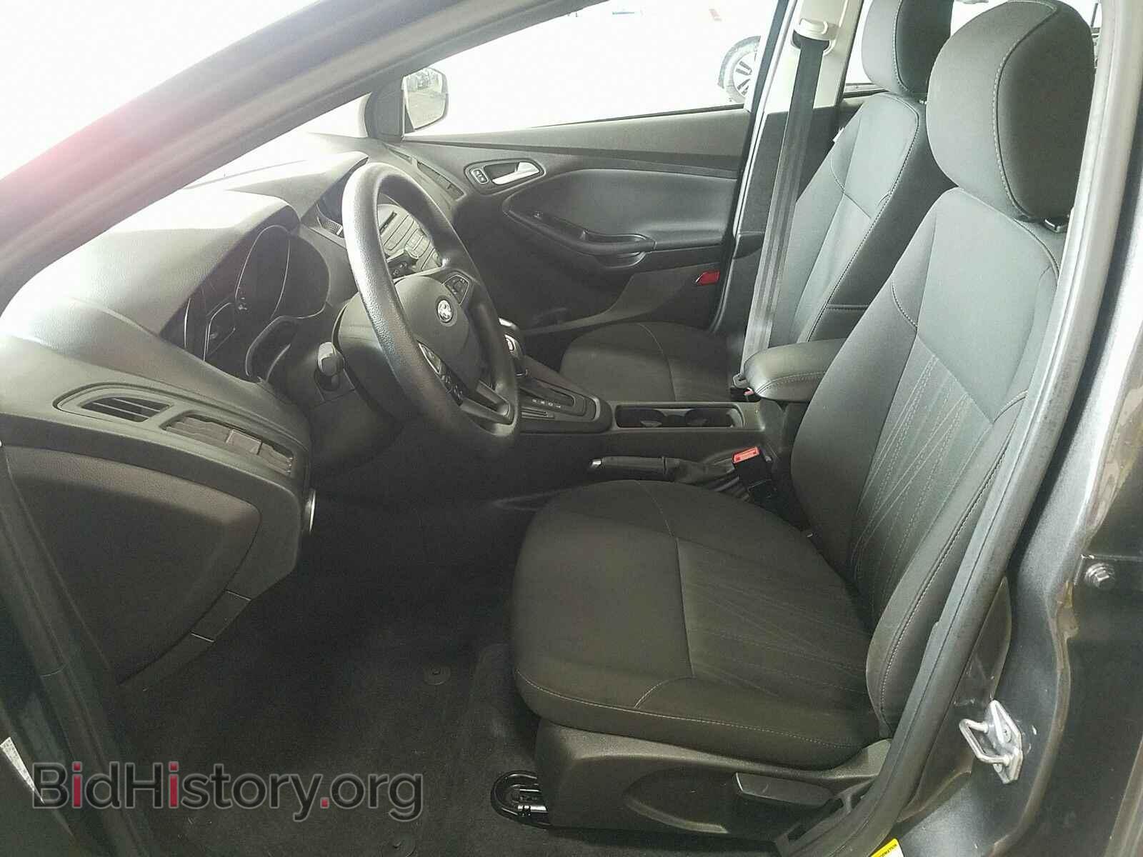 2016 Ford Focus - VIN: 1FADP3F24GL273660 - Photo 3