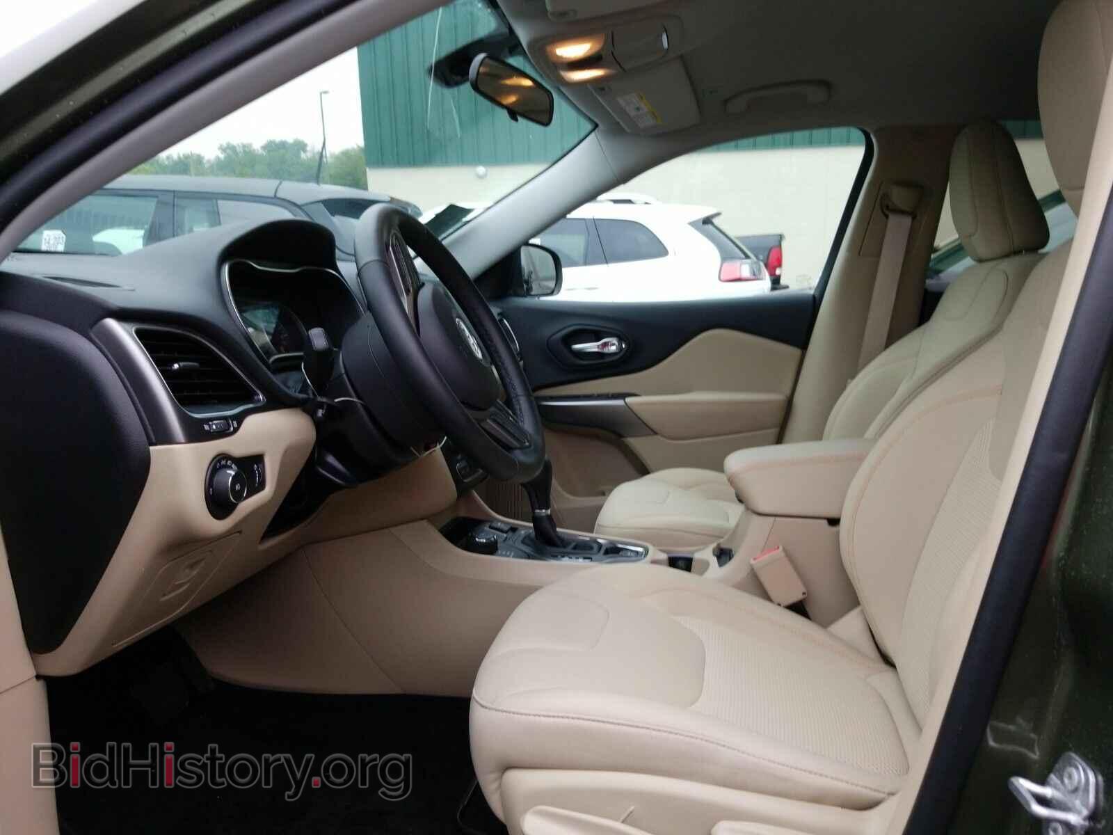 2019 Jeep Cherokee - VIN: 1C4PJMCXXKD208054 - Фото 3