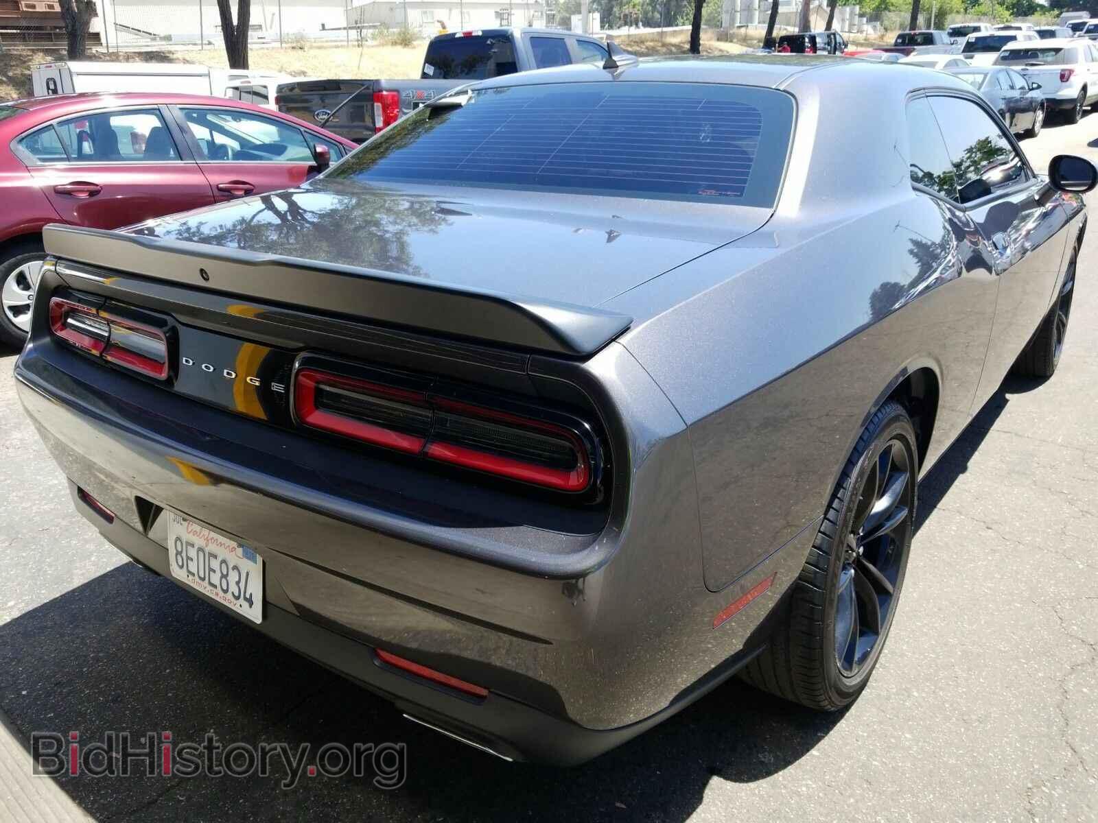 2018 Dodge Challenger - VIN: 2C3CDZAG6JH216826 - Фото 2