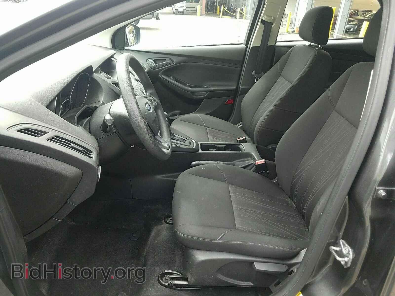 2016 Ford Focus - VIN: 1FADP3E22GL391255 - Photo 3