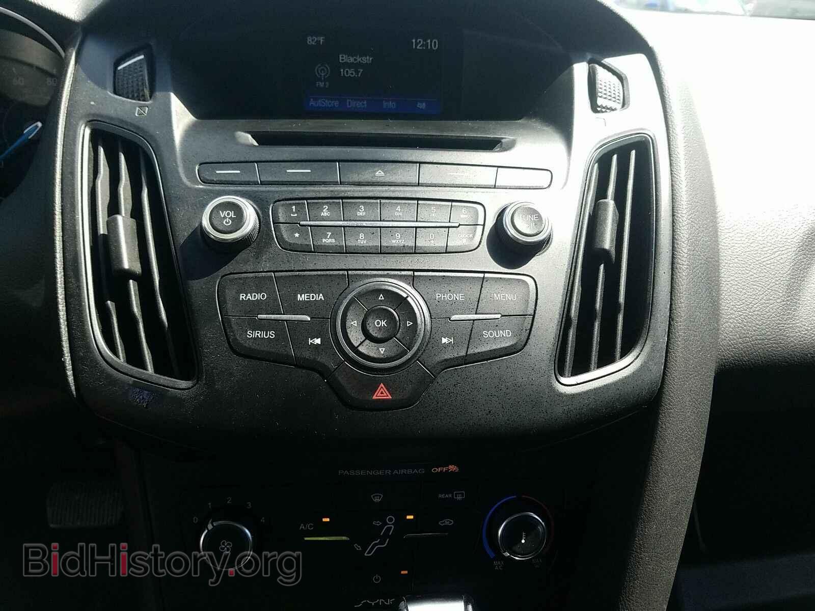 2016 Ford Focus - VIN: 1FADP3K23GL331442 - Photo 4