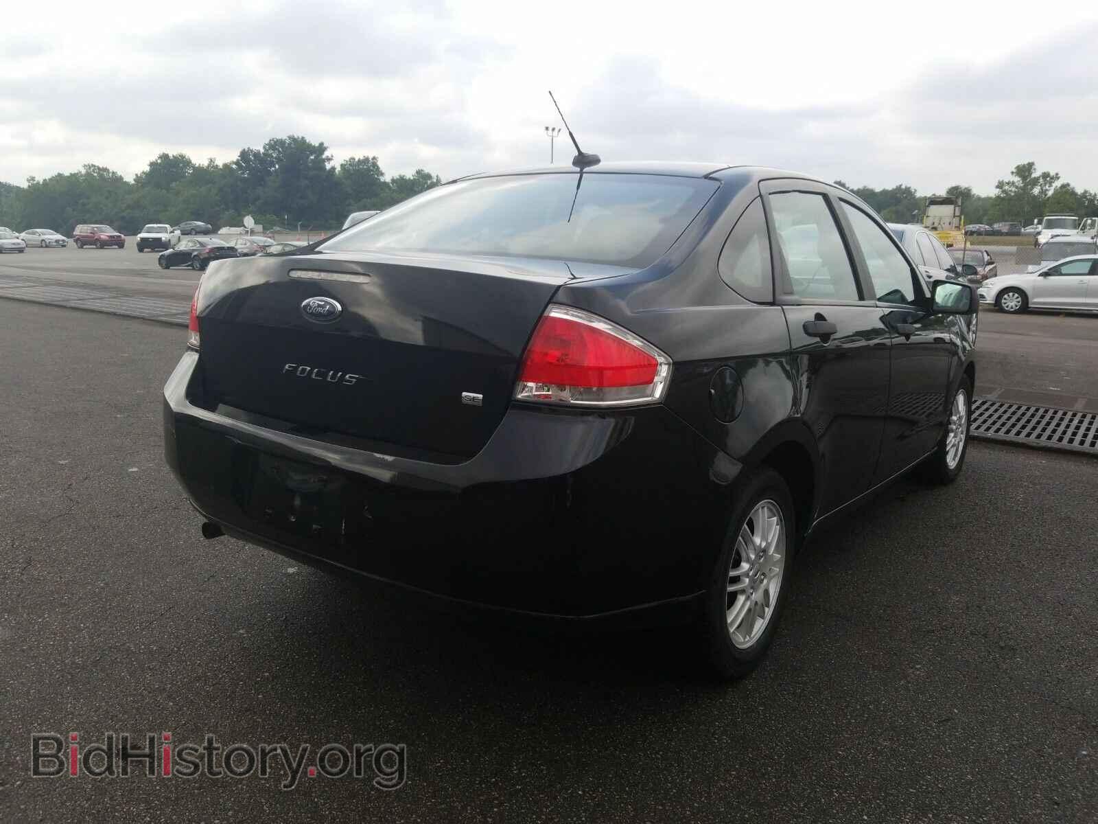 2010 Ford Focus - VIN: 1FAHP3FN9AW228599 - Фото 2