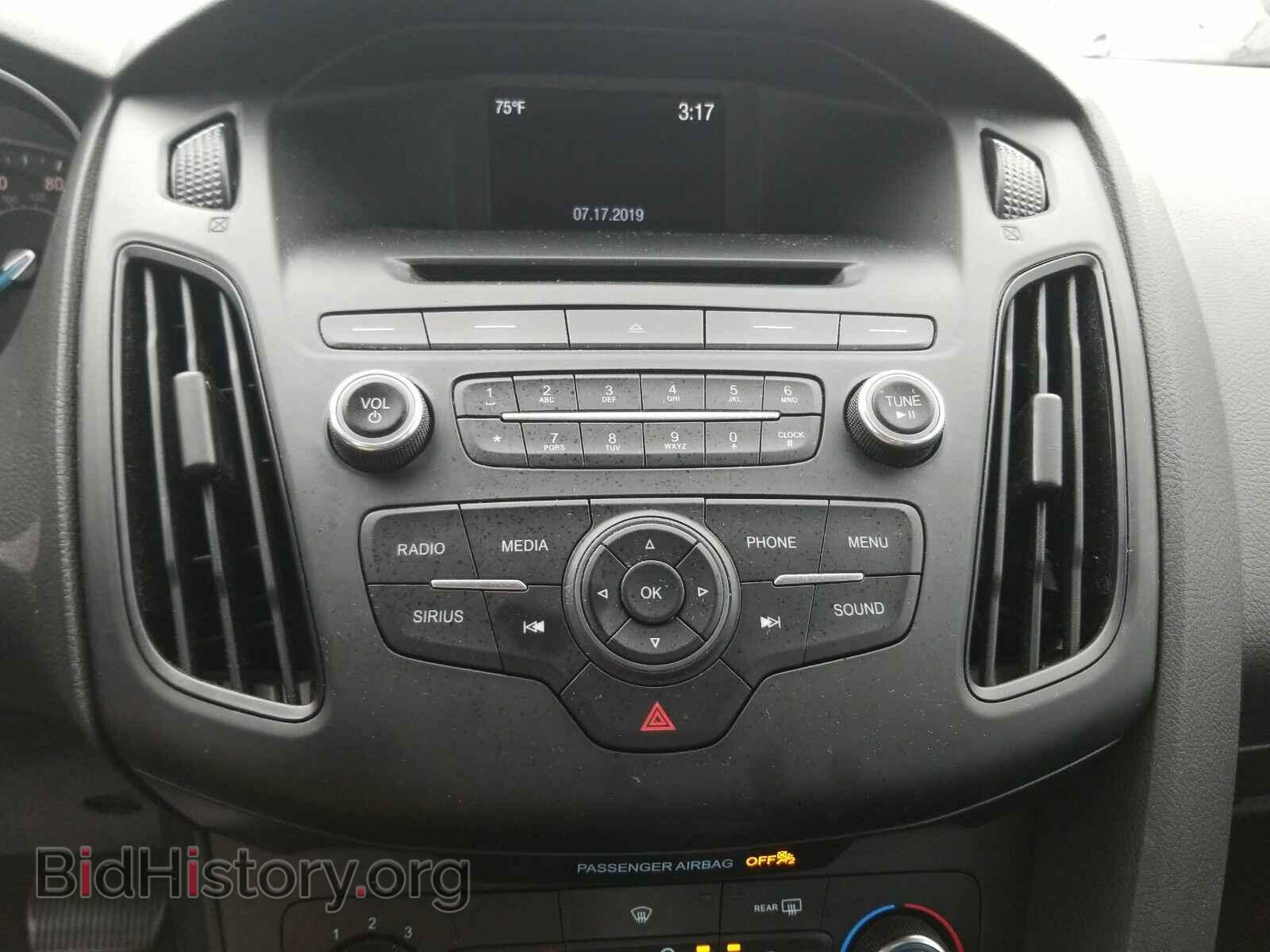 2016 Ford Focus - VIN: 1FADP3F21GL324189 - Photo 4