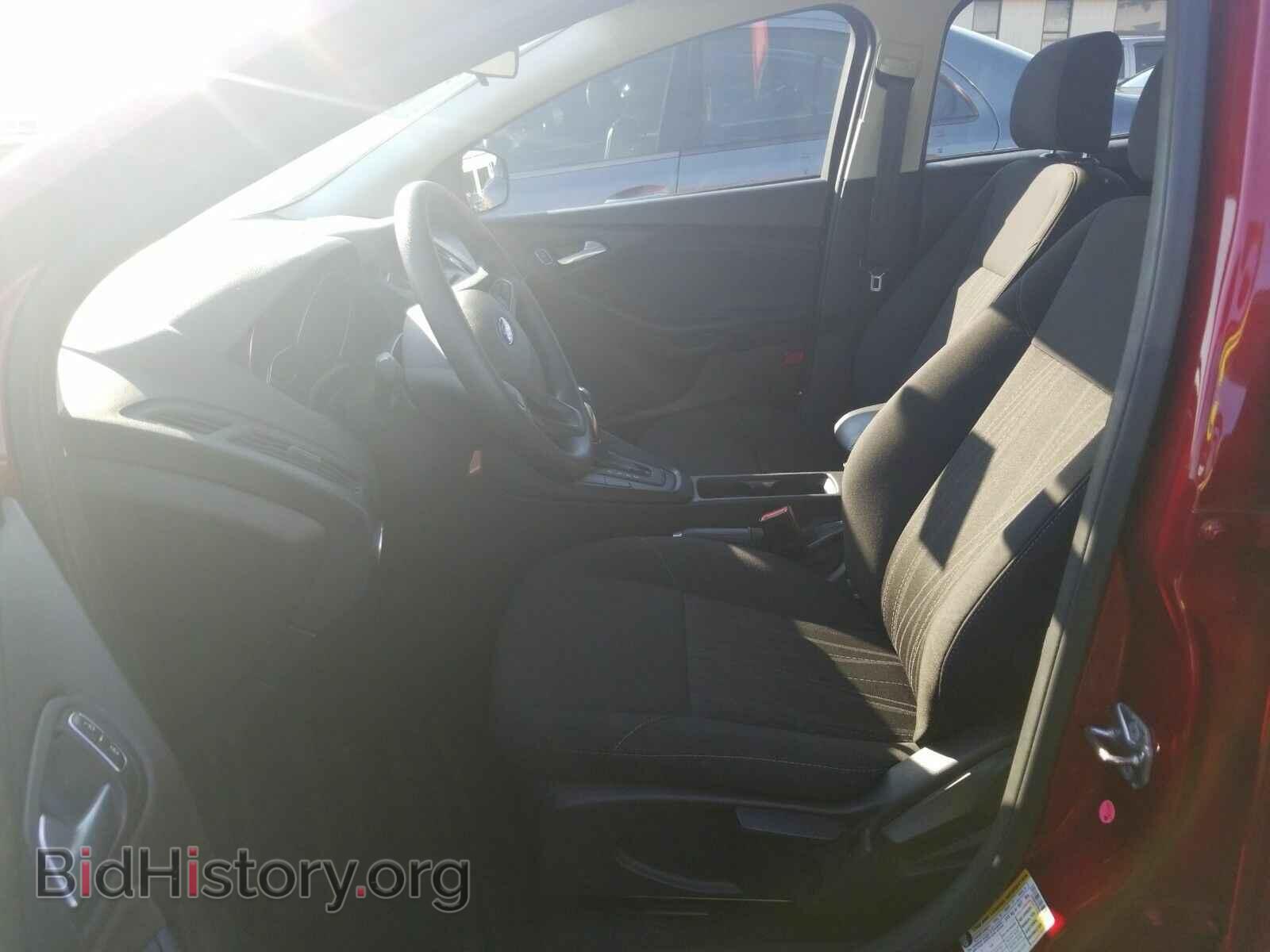 2016 Ford Focus - VIN: 1FADP3FE8GL208403 - Photo 3