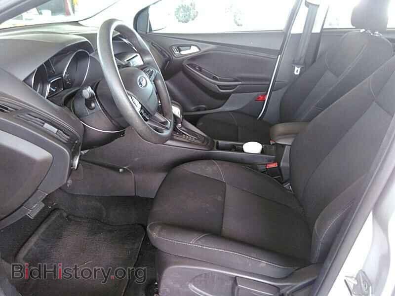 2017 Ford Focus - VIN: 1FADP3F2XHL304427 - Фото 3