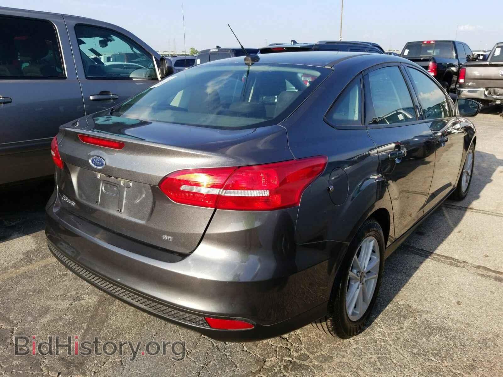 2018 Ford Focus - VIN: 1FADP3F22JL277701 - Фото 2
