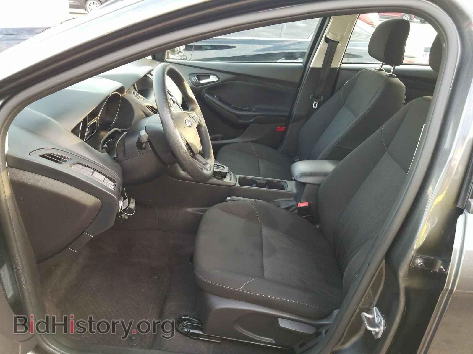 2018 Ford Focus - VIN: 1FADP3F22JL277701 - Фото 3