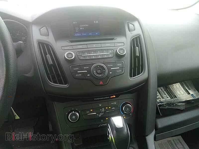 2016 Ford Focus - VIN: 1FADP3F28GL336405 - Photo 4