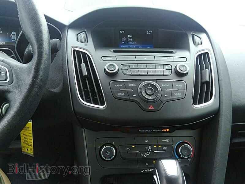 2016 Ford Focus - VIN: 1FADP3F22GL309894 - Photo 4