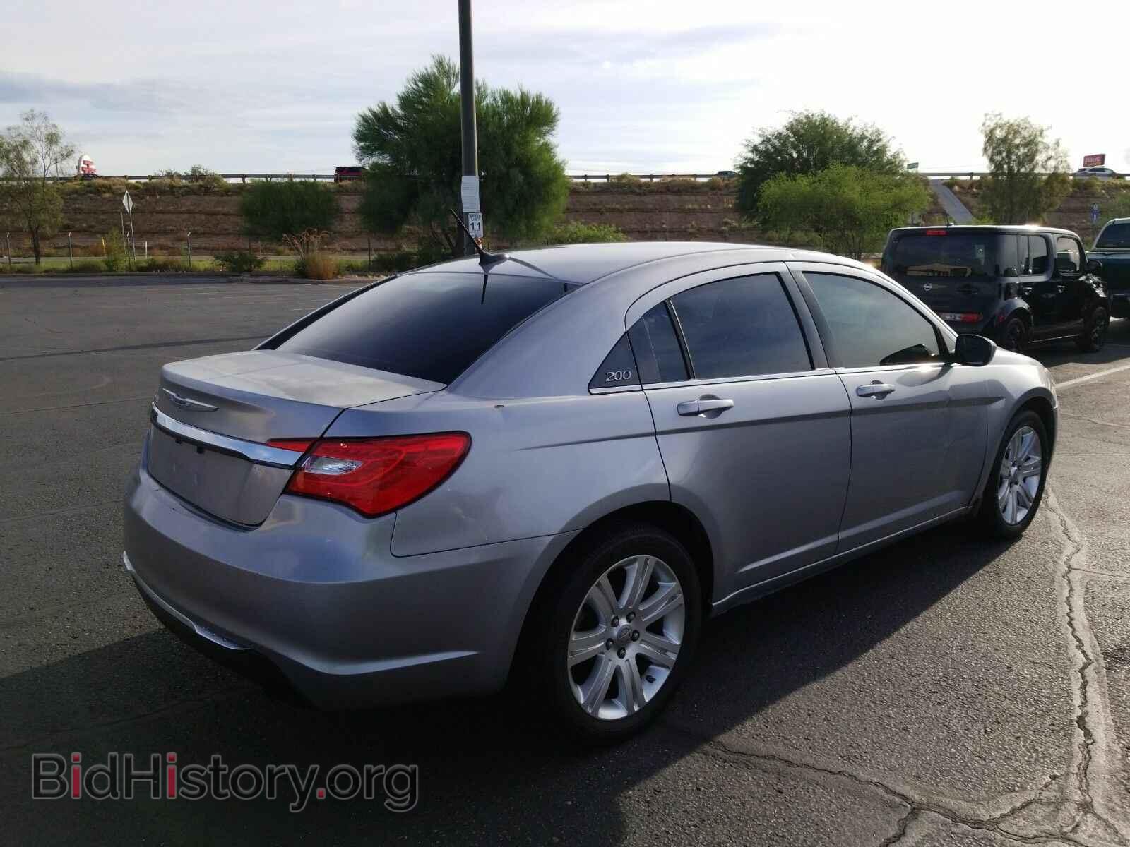2013 Chrysler 200 - VIN: 1C3CCBAB1DN687003 - Фото 2