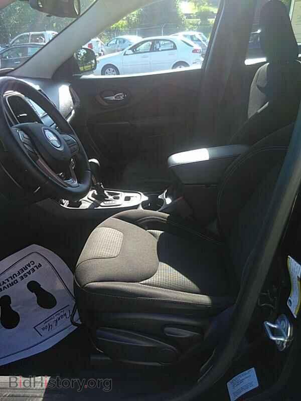 2017 Jeep Cherokee - VIN: 1C4PJMCB1HW563079 - Фото 3
